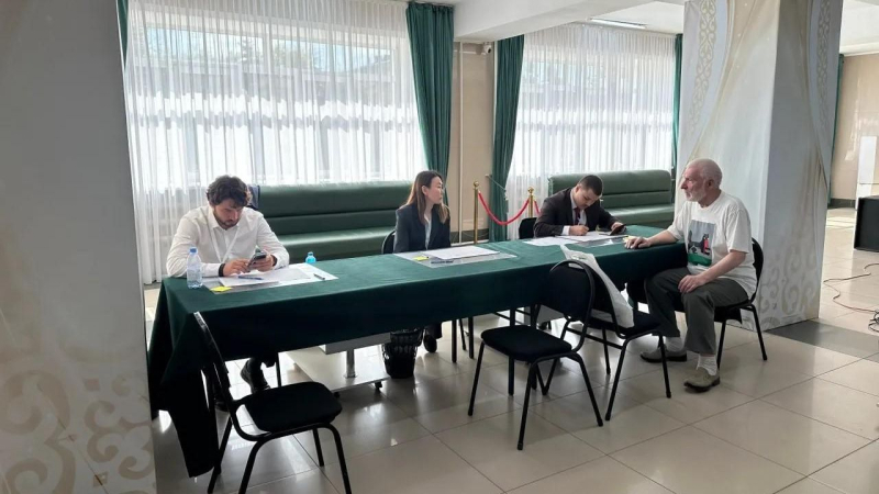 В Казахстане проходит досрочное голосование на выборах в Госдуму