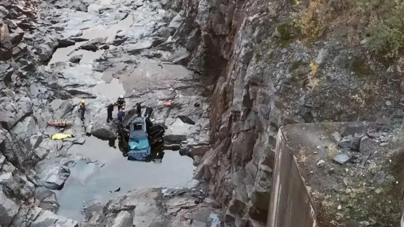 В Мурманской области автомобиль упал с обрыва, один человек погиб