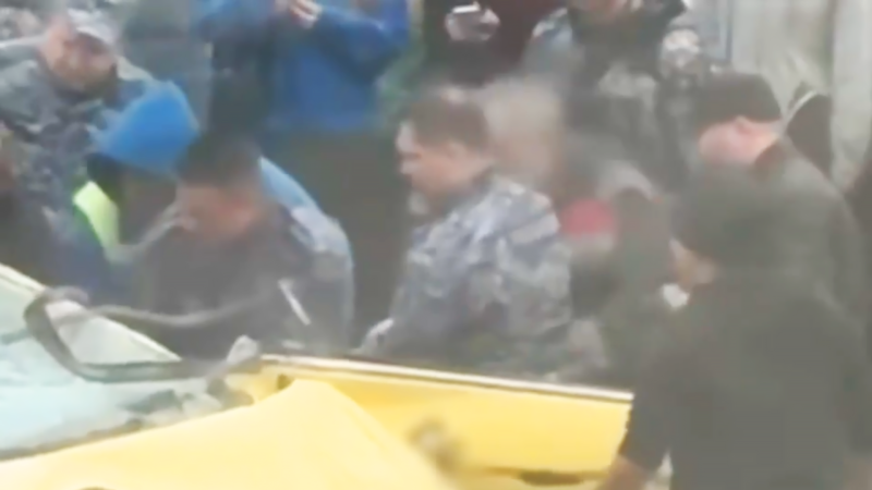 В Подмосковье Росгвардия помогла водителю перевернувшейся в ДТП машины