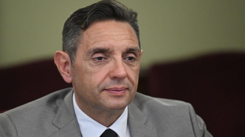 Западу нужна Сербия-марионетка, заявил Вулин